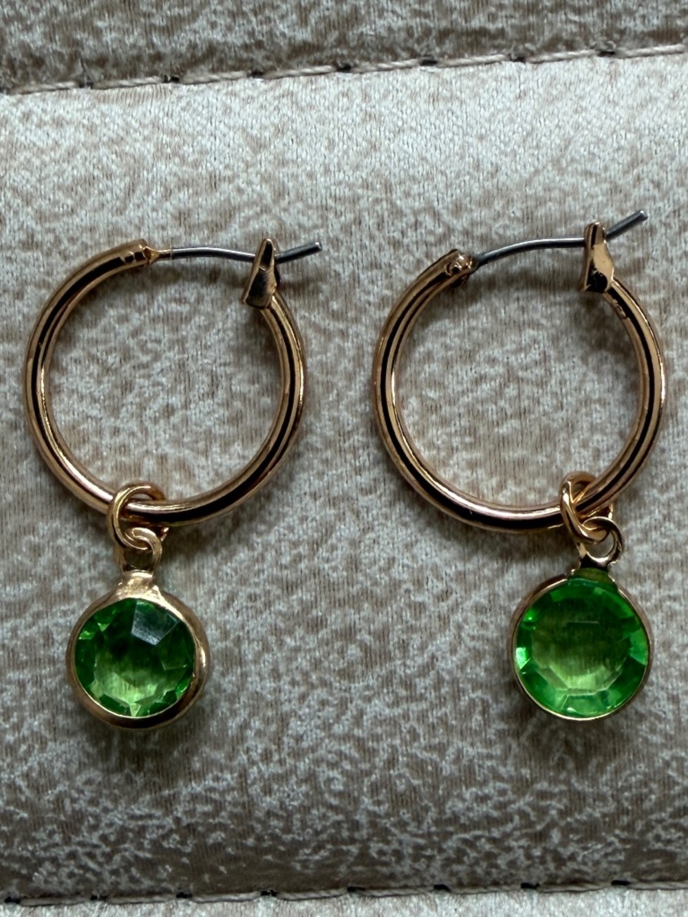 URSTEEL Gold Tone Hoop Earrings Green Round Bezel Drop Charm Latch Back